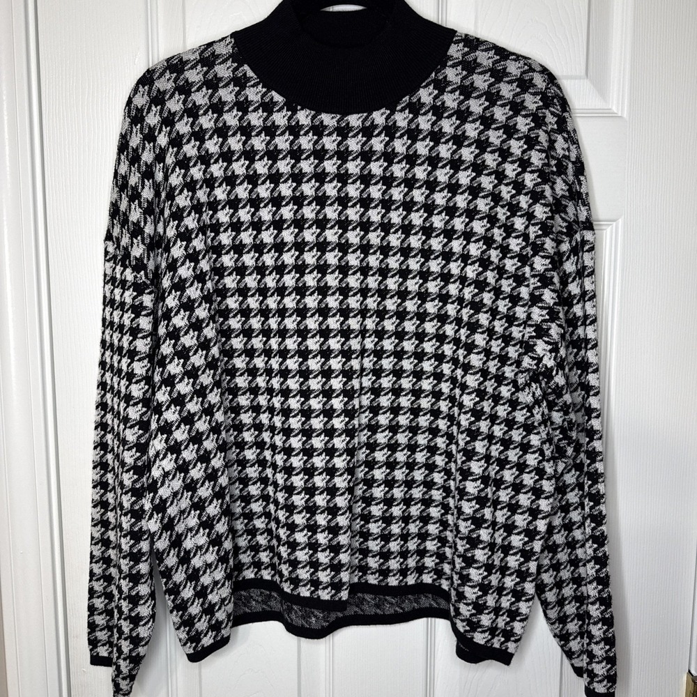 🖤 EXPRESS Houndstooth Turtleneck Sweater | Black & White | Size M
